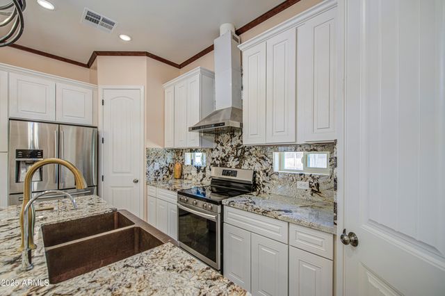 9005 S CALLE SAHUARO --, Guadalupe, AZ 85283