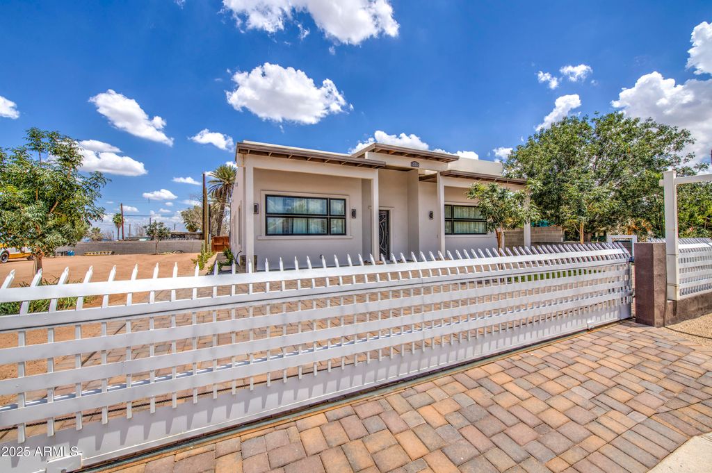 9005 S CALLE SAHUARO --, Guadalupe, AZ 85283