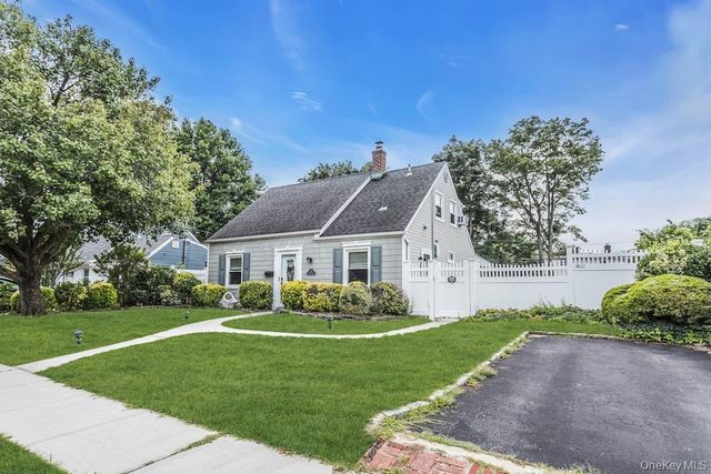 34 Vista Lane, Levittown, NY 11756
