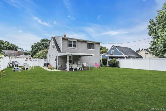 34 Vista Lane, Levittown, NY 11756