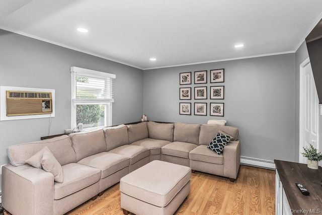 34 Vista Lane, Levittown, NY 11756