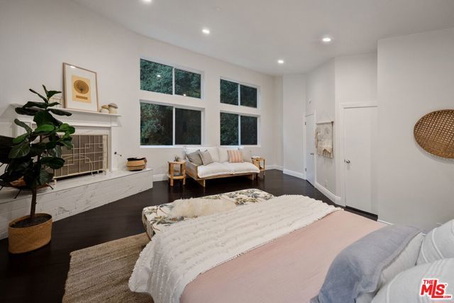 2180 Laurel Canyon Boulevard, Los Angeles, CA 90046