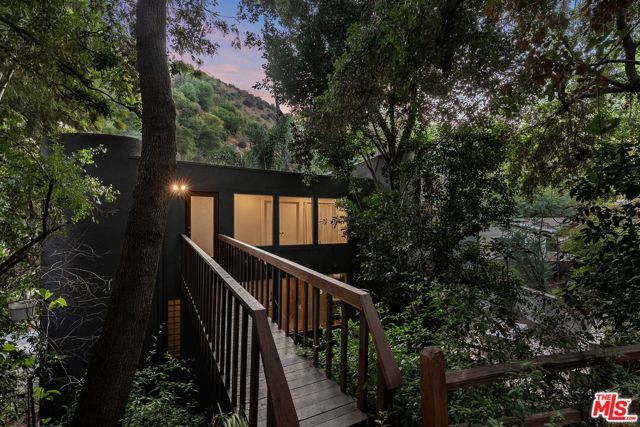 2180 Laurel Canyon Boulevard, Los Angeles, CA 90046