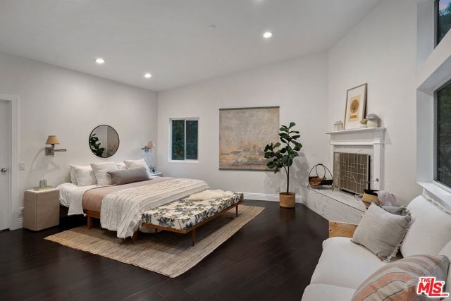 2180 Laurel Canyon Boulevard, Los Angeles, CA 90046