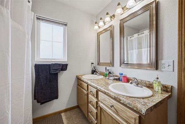 250 S 21st Street Court, Marion, IA 52302