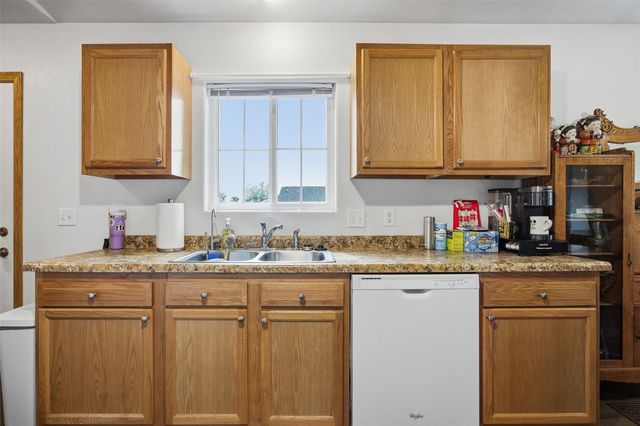 250 S 21st Street Court, Marion, IA 52302