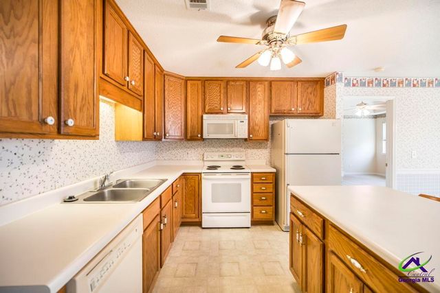 209 Deer Track Court, Warner Robins, GA 21088