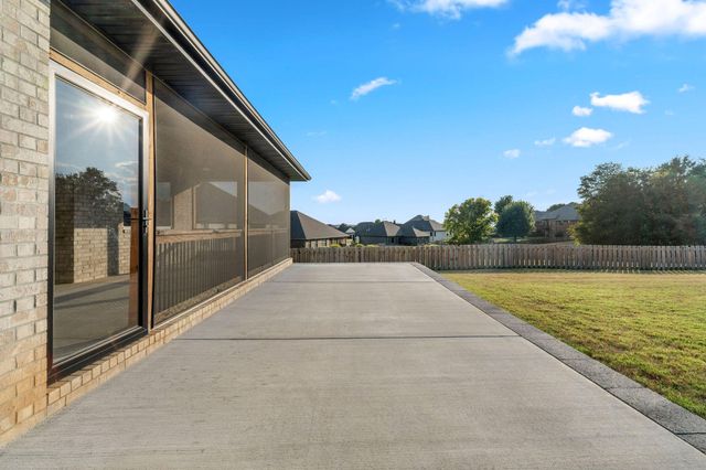 1365 W Gaslight Drive, Springfield, MO 65810