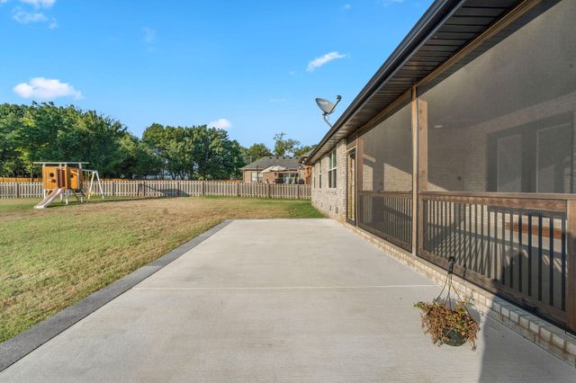 1365 W Gaslight Drive, Springfield, MO 65810