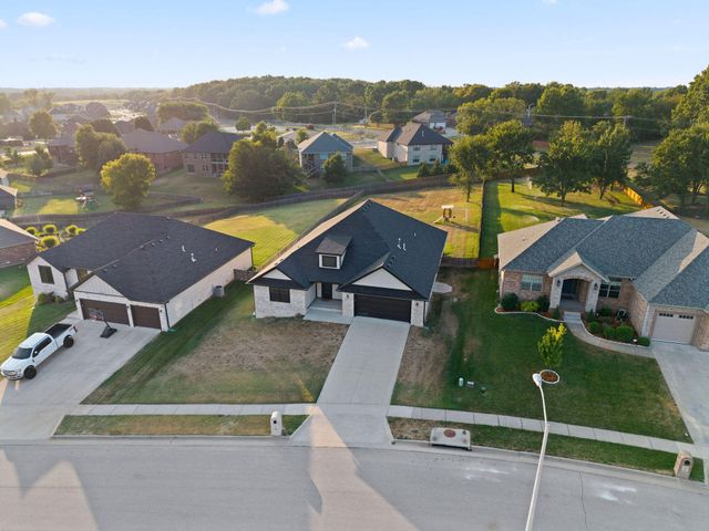 1365 W Gaslight Drive, Springfield, MO 65810