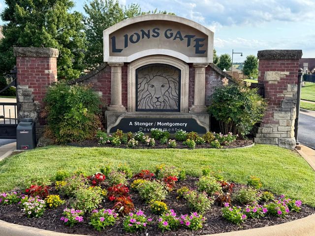 1365 W Gaslight Drive, Springfield, MO 65810