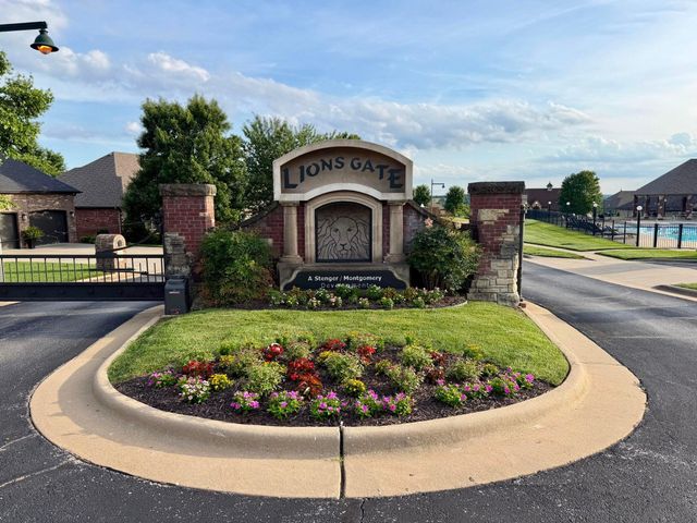 1365 W Gaslight Drive, Springfield, MO 65810