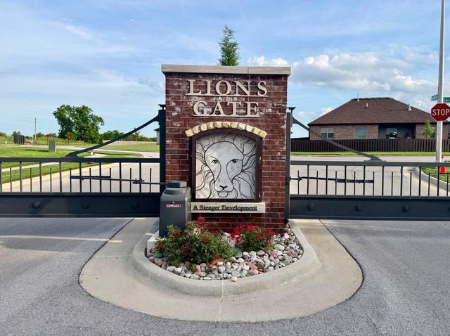 1365 W Gaslight Drive, Springfield, MO 65810