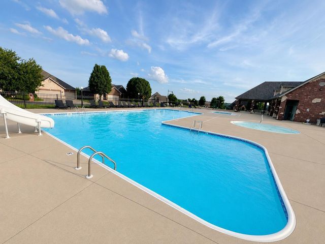 1365 W Gaslight Drive, Springfield, MO 65810