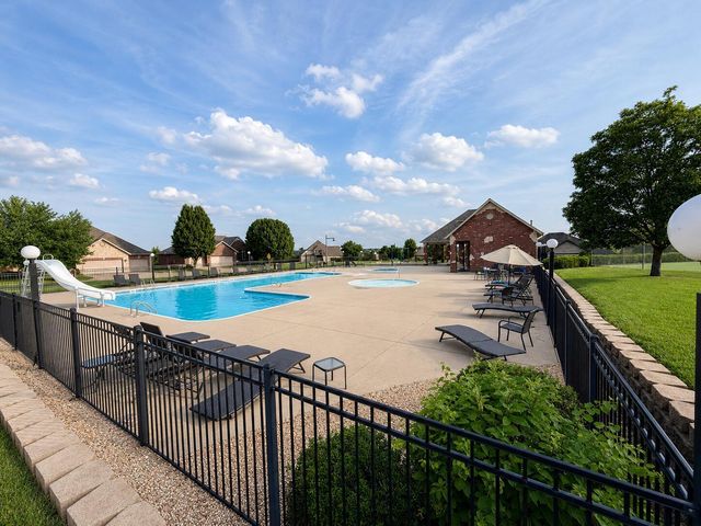 1365 W Gaslight Drive, Springfield, MO 65810