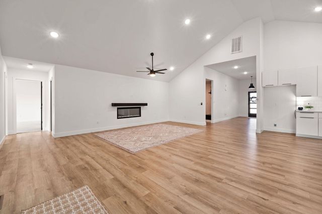 1365 W Gaslight Drive, Springfield, MO 65810