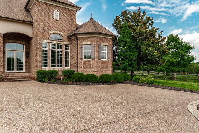 2436 Long Hollow Pike, Hendersonville, TN 37075