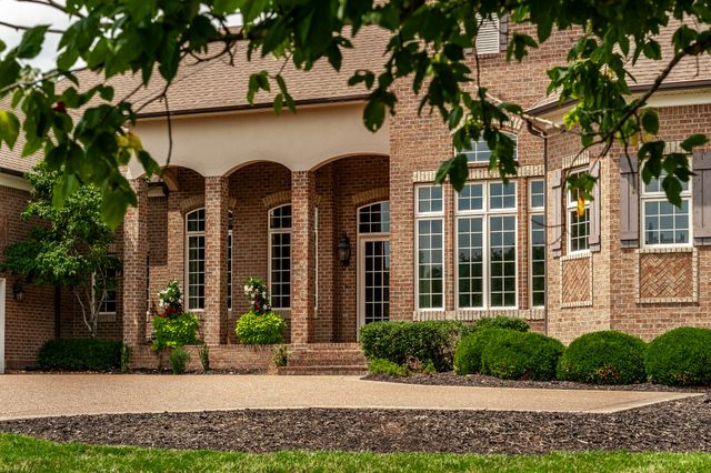 2436 Long Hollow Pike, Hendersonville, TN 37075