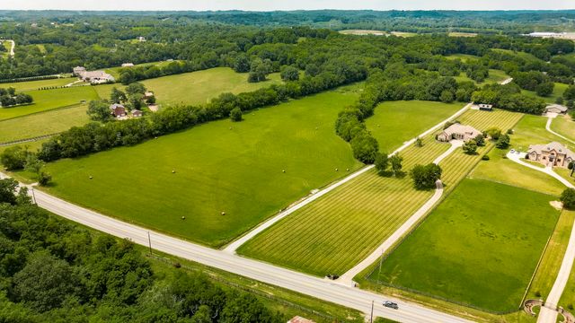 2436 Long Hollow Pike, Hendersonville, TN 37075