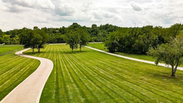 2436 Long Hollow Pike, Hendersonville, TN 37075