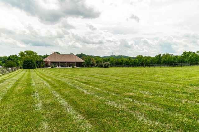 2436 Long Hollow Pike, Hendersonville, TN 37075