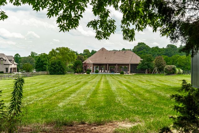 2436 Long Hollow Pike, Hendersonville, TN 37075