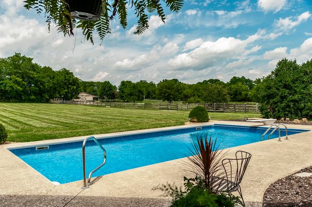 2436 Long Hollow Pike, Hendersonville, TN 37075