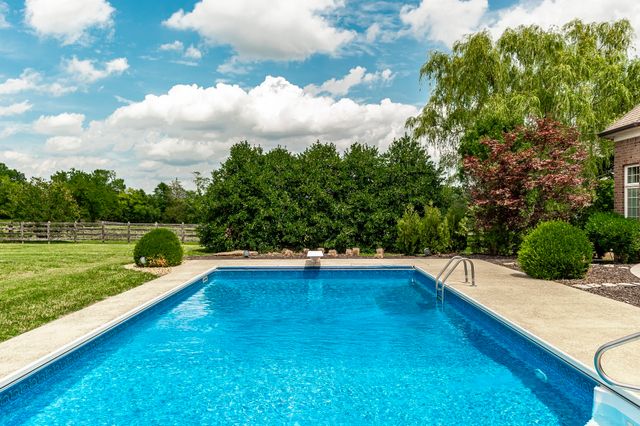 2436 Long Hollow Pike, Hendersonville, TN 37075