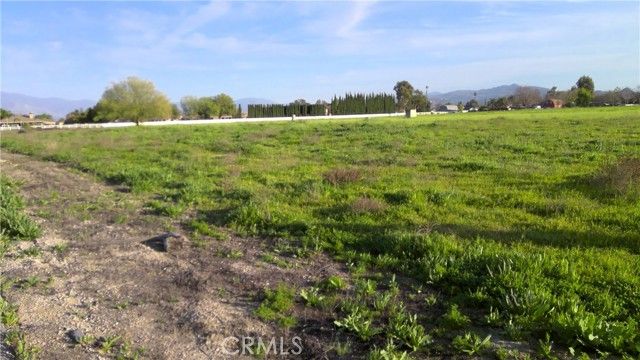 1 N Lyon Avenue, Hemet, CA 92543