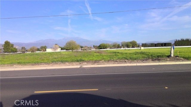 1 N Lyon Avenue, Hemet, CA 92543