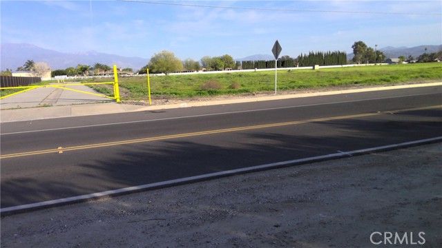 1 N Lyon Avenue, Hemet, CA 92543