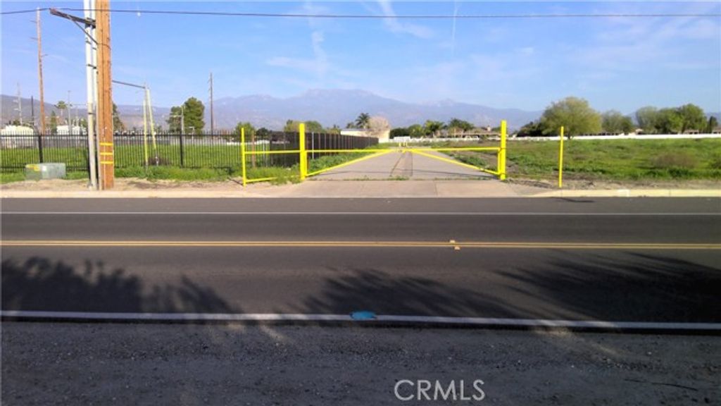 1 N Lyon Avenue, Hemet, CA 92543