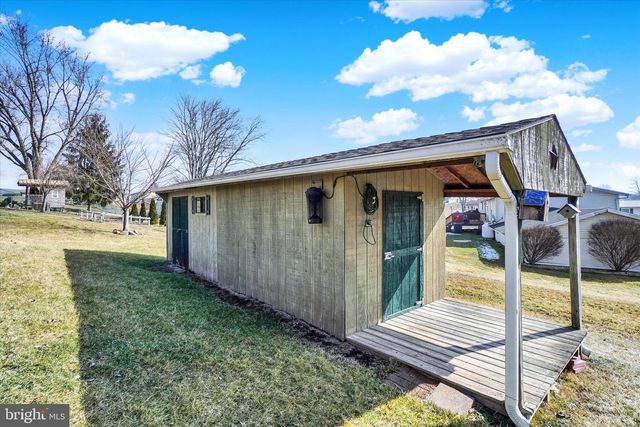 109 MAPLEWOOD DR, Dover, PA 17315