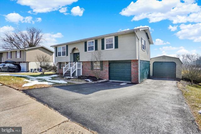 109 MAPLEWOOD DR, Dover, PA 17315