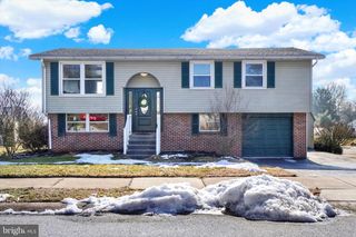 109 MAPLEWOOD DR, Dover, PA 17315