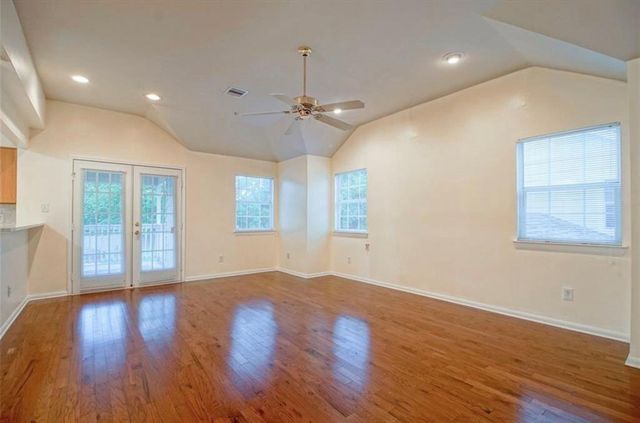 1203 Lovett 1255, Tomball, TX 77375
