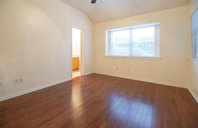 1203 Lovett 1255, Tomball, TX 77375