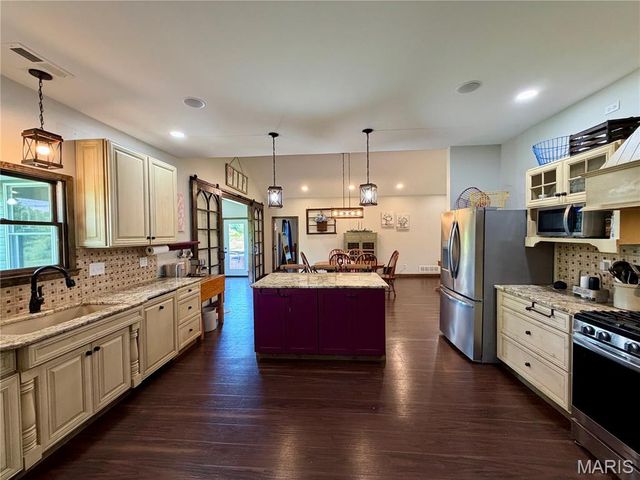 11120 Lakeshore, Hannibal, MO 63401