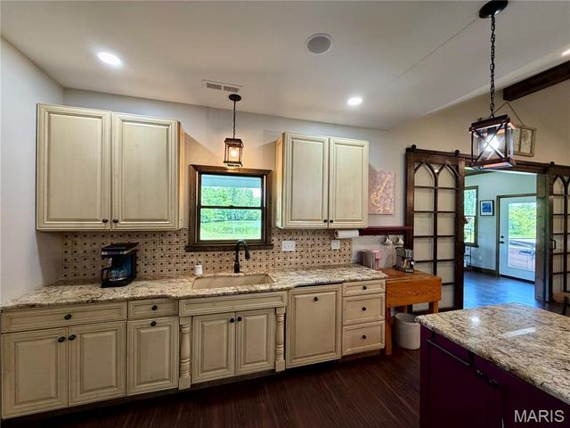 11120 Lakeshore, Hannibal, MO 63401