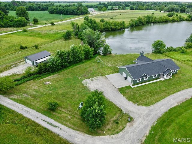 11120 Lakeshore, Hannibal, MO 63401
