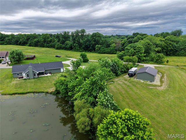 11120 Lakeshore, Hannibal, MO 63401