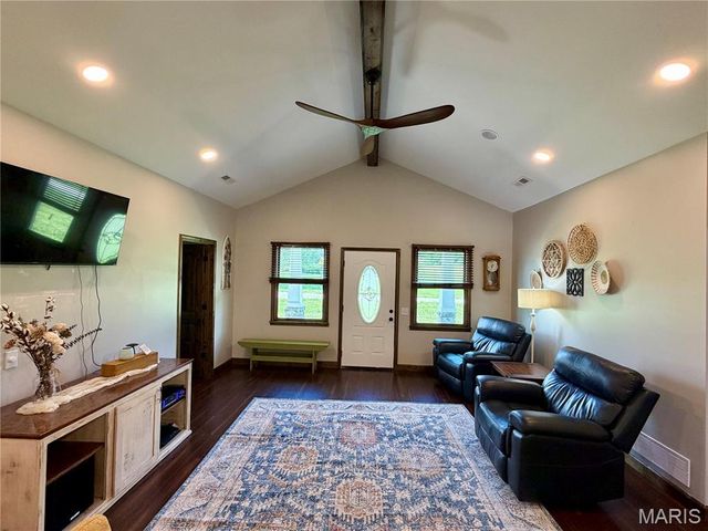 11120 Lakeshore, Hannibal, MO 63401