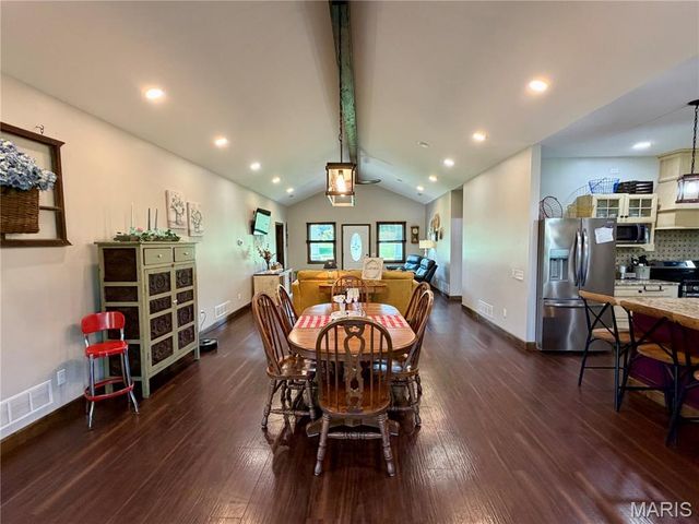 11120 Lakeshore, Hannibal, MO 63401