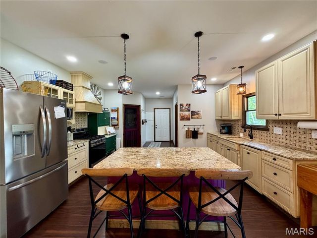 11120 Lakeshore, Hannibal, MO 63401