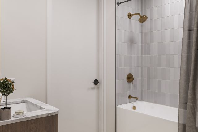 2234 W Grand Avenue 203, Chicago, IL 60612