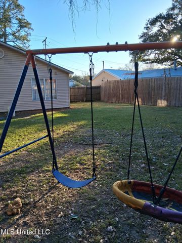 2411 Parsley Avenue, Pascagoula, MS 39567