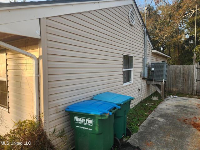 2411 Parsley Avenue, Pascagoula, MS 39567