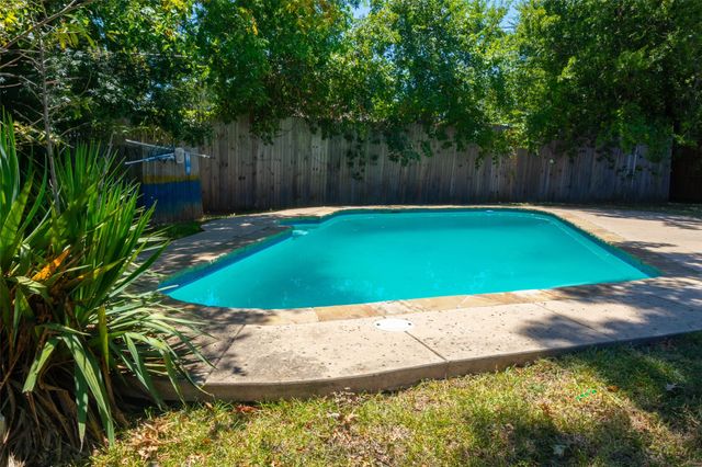 600 Benedict Lane, Arlington, TX 76002