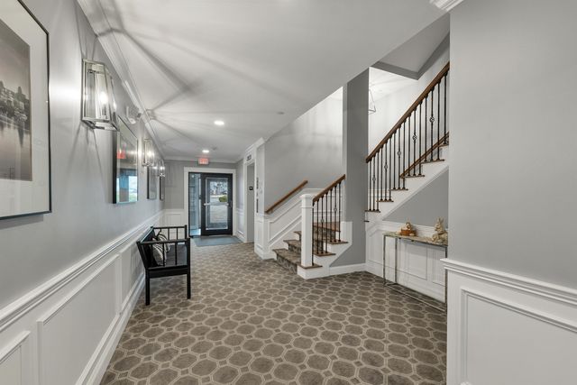 61 Acadia Ln Unit 107, Exeter, NH 03833