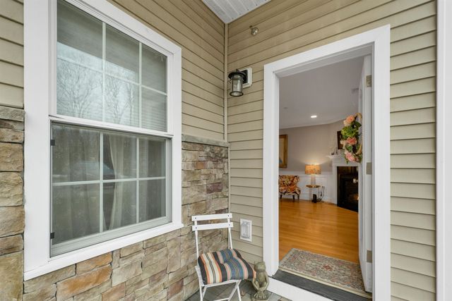 61 Acadia Ln Unit 107, Exeter, NH 03833